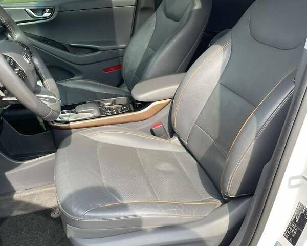 Белый Хендай Ioniq, объемом двигателя 0 л и пробегом 102 тыс. км за 13000 $, фото 20 на Automoto.ua