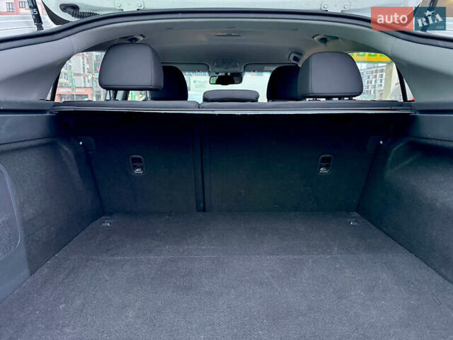 Білий Хендай Ioniq, об'ємом двигуна 0 л та пробігом 102 тис. км за 12200 $, фото 19 на Automoto.ua