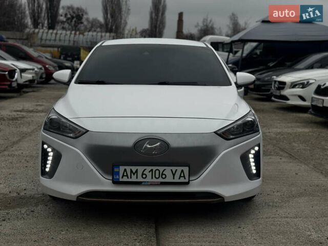 Белый Хендай Ioniq, объемом двигателя 0 л и пробегом 118 тыс. км за 10750 $, фото 2 на Automoto.ua