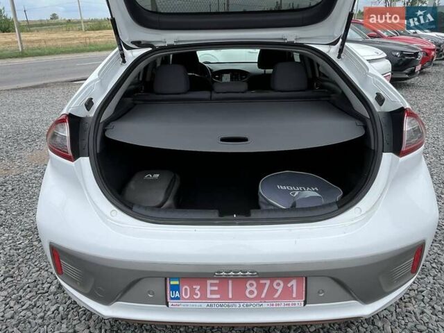Білий Хендай Ioniq, об'ємом двигуна 0 л та пробігом 96 тис. км за 12599 $, фото 19 на Automoto.ua