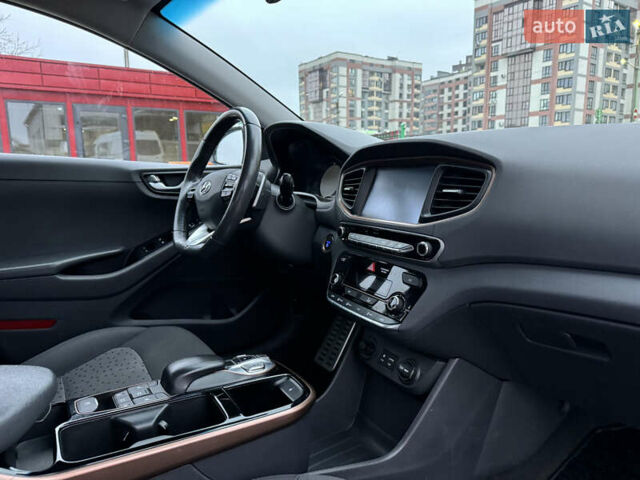 Білий Хендай Ioniq, об'ємом двигуна 0 л та пробігом 102 тис. км за 12200 $, фото 13 на Automoto.ua