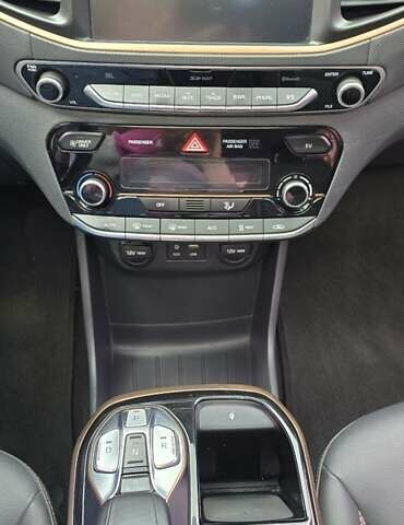 Хендай Ioniq 2017 в Кривом Роге на Automoto.ua Белый Хендай Ioniq, объемом двигателя 0 л и пробегом 69 тыс. км за 15900 $, фото 16 на Automoto.ua