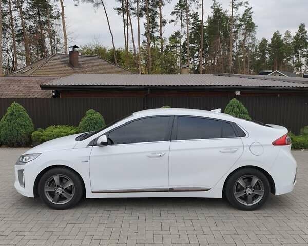 Белый Хендай Ioniq, объемом двигателя 0 л и пробегом 142 тыс. км за 13300 $, фото 3 на Automoto.ua
