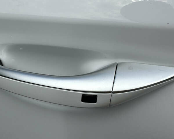 Белый Хендай Ioniq, объемом двигателя 0 л и пробегом 165 тыс. км за 12000 $, фото 11 на Automoto.ua