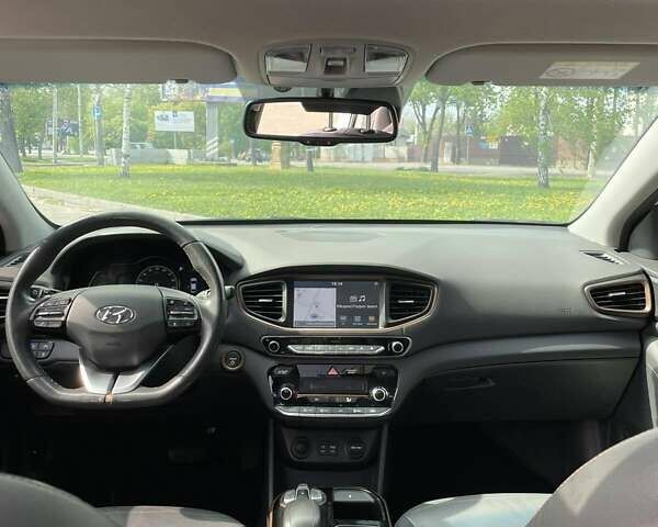 Белый Хендай Ioniq, объемом двигателя 0 л и пробегом 102 тыс. км за 13000 $, фото 16 на Automoto.ua