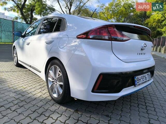 Хендай Ioniq 2017 в Одессе на Automoto.ua Белый Хендай Ioniq, объемом двигателя 1.6 л и пробегом 92 тыс. км за 12888 $, фото 42 на Automoto.ua