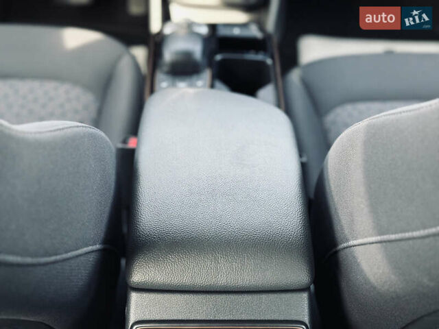 Белый Хендай Ioniq, объемом двигателя 0 л и пробегом 186 тыс. км за 12500 $, фото 49 на Automoto.ua