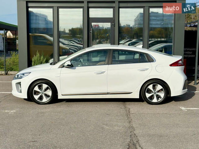 Белый Хендай Ioniq, объемом двигателя 0 л и пробегом 186 тыс. км за 12500 $, фото 2 на Automoto.ua