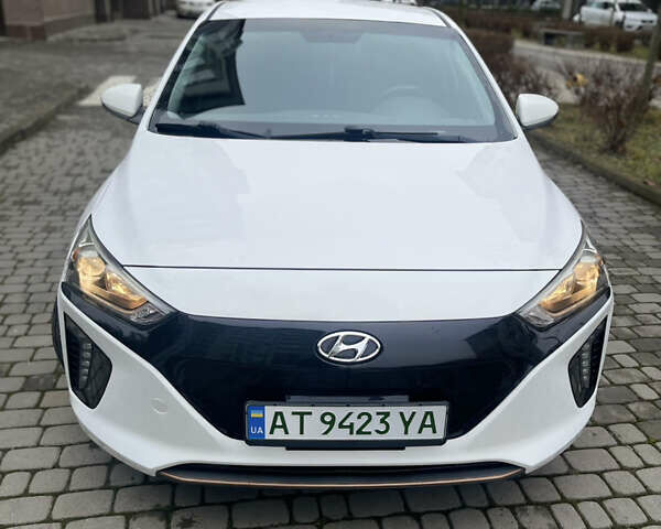 Білий Хендай Ioniq, об'ємом двигуна 0 л та пробігом 200 тис. км за 9900 $, фото 1 на Automoto.ua