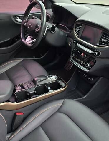 Хендай Ioniq 2017 в Кривом Роге на Automoto.ua Белый Хендай Ioniq, объемом двигателя 0 л и пробегом 69 тыс. км за 15900 $, фото 10 на Automoto.ua