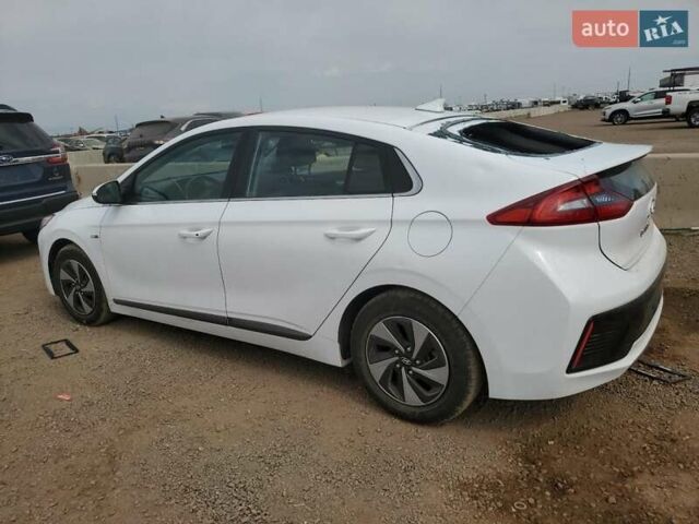 Белый Хендай Ioniq, объемом двигателя 1.58 л и пробегом 150 тыс. км за 3000 $, фото 1 на Automoto.ua