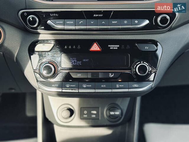 Белый Хендай Ioniq, объемом двигателя 0 л и пробегом 186 тыс. км за 12500 $, фото 43 на Automoto.ua