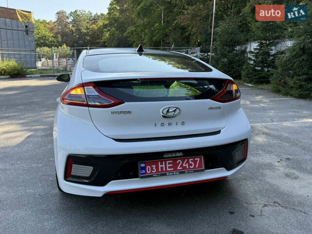 Білий Хендай Ioniq, об'ємом двигуна 0 л та пробігом 77 тис. км за 12799 $, фото 5 на Automoto.ua