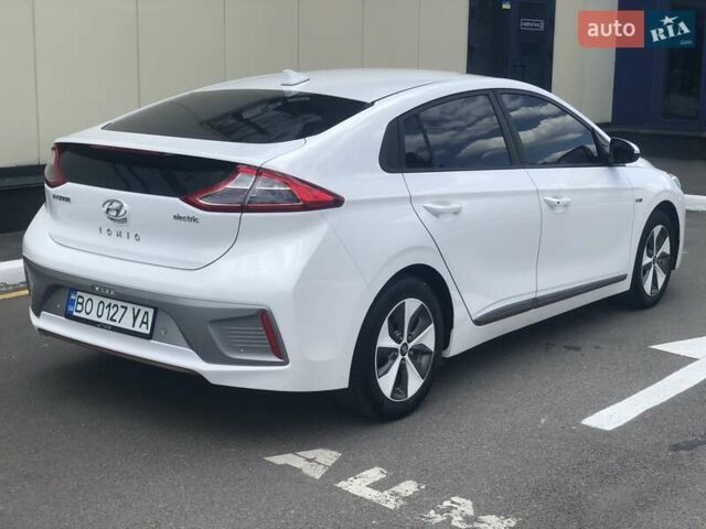 Белый Хендай Ioniq, объемом двигателя 0 л и пробегом 94 тыс. км за 18999 $, фото 27 на Automoto.ua