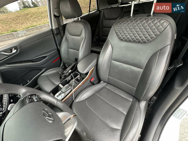 Белый Хендай Ioniq, объемом двигателя 0 л и пробегом 165 тыс. км за 12000 $, фото 15 на Automoto.ua