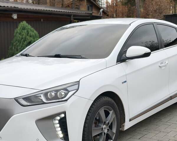 Белый Хендай Ioniq, объемом двигателя 0 л и пробегом 142 тыс. км за 13300 $, фото 13 на Automoto.ua
