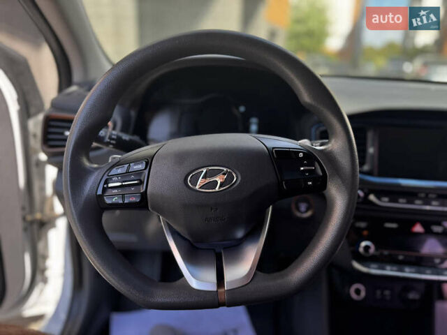 Белый Хендай Ioniq, объемом двигателя 0 л и пробегом 60 тыс. км за 13800 $, фото 32 на Automoto.ua