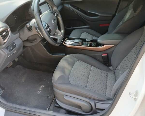 Білий Хендай Ioniq, об'ємом двигуна 0 л та пробігом 200 тис. км за 11500 $, фото 11 на Automoto.ua