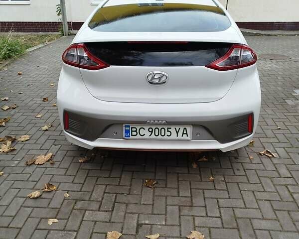Білий Хендай Ioniq, об'ємом двигуна 0 л та пробігом 141 тис. км за 12000 $, фото 6 на Automoto.ua