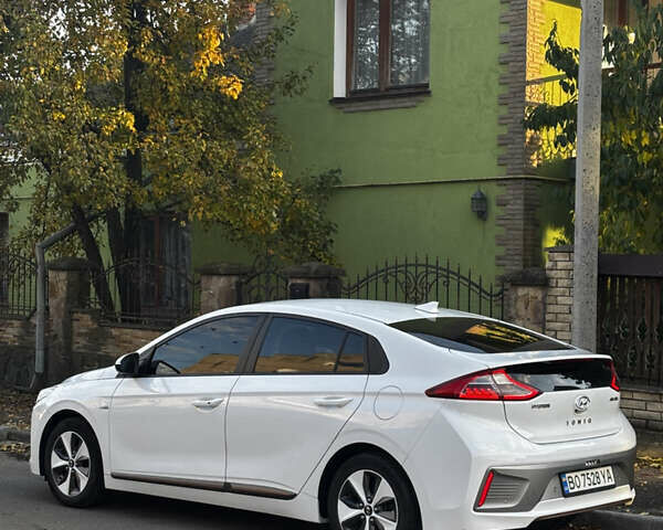 Белый Хендай Ioniq, объемом двигателя 0 л и пробегом 91 тыс. км за 12300 $, фото 6 на Automoto.ua