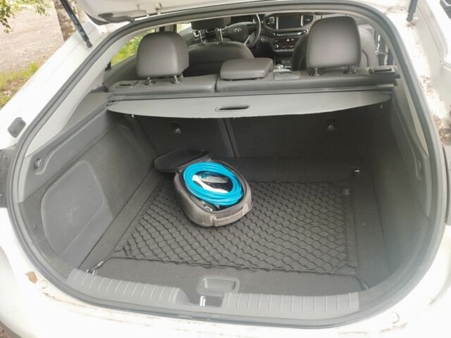 Белый Хендай Ioniq, объемом двигателя 0 л и пробегом 120 тыс. км за 9000 $, фото 3 на Automoto.ua