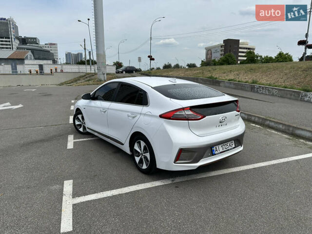 Белый Хендай Ioniq, объемом двигателя 0 л и пробегом 165 тыс. км за 12000 $, фото 4 на Automoto.ua