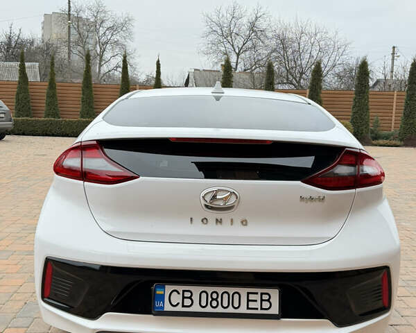 Белый Хендай Ioniq, объемом двигателя 1.58 л и пробегом 164 тыс. км за 14300 $, фото 5 на Automoto.ua