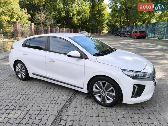Хендай Ioniq 2017 в Одессе на Automoto.ua Белый Хендай Ioniq, объемом двигателя 1.6 л и пробегом 92 тыс. км за 12888 $, фото 13 на Automoto.ua