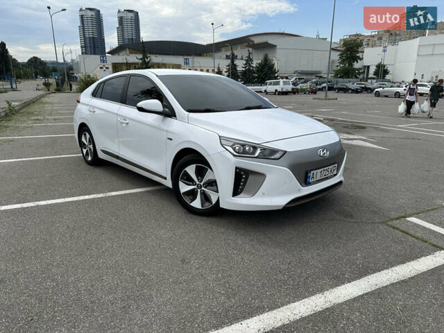 Белый Хендай Ioniq, объемом двигателя 0 л и пробегом 165 тыс. км за 12000 $, фото 3 на Automoto.ua