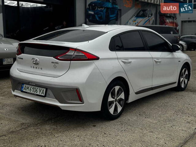 Белый Хендай Ioniq, объемом двигателя 0 л и пробегом 119 тыс. км за 10500 $, фото 5 на Automoto.ua