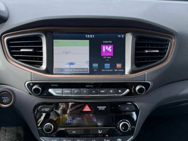 Белый Хендай Ioniq, объемом двигателя 0 л и пробегом 74 тыс. км за 11100 $, фото 7 на Automoto.ua