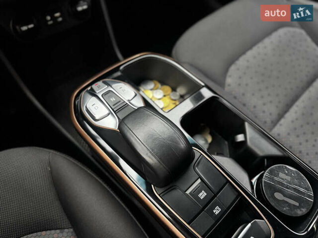 Белый Хендай Ioniq, объемом двигателя 0 л и пробегом 118 тыс. км за 10750 $, фото 14 на Automoto.ua