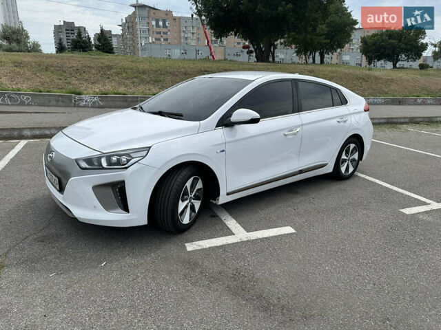 Белый Хендай Ioniq, объемом двигателя 0 л и пробегом 165 тыс. км за 12000 $, фото 1 на Automoto.ua