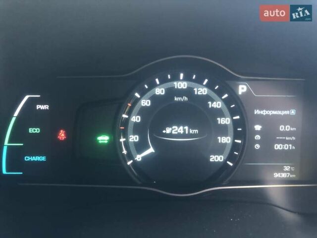 Белый Хендай Ioniq, объемом двигателя 0 л и пробегом 94 тыс. км за 18999 $, фото 3 на Automoto.ua