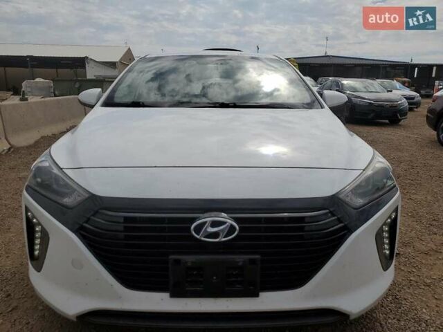 Белый Хендай Ioniq, объемом двигателя 1.58 л и пробегом 150 тыс. км за 3000 $, фото 4 на Automoto.ua