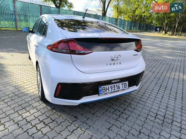 Хендай Ioniq 2017 в Одессе на Automoto.ua Белый Хендай Ioniq, объемом двигателя 1.6 л и пробегом 92 тыс. км за 12888 $, фото 43 на Automoto.ua