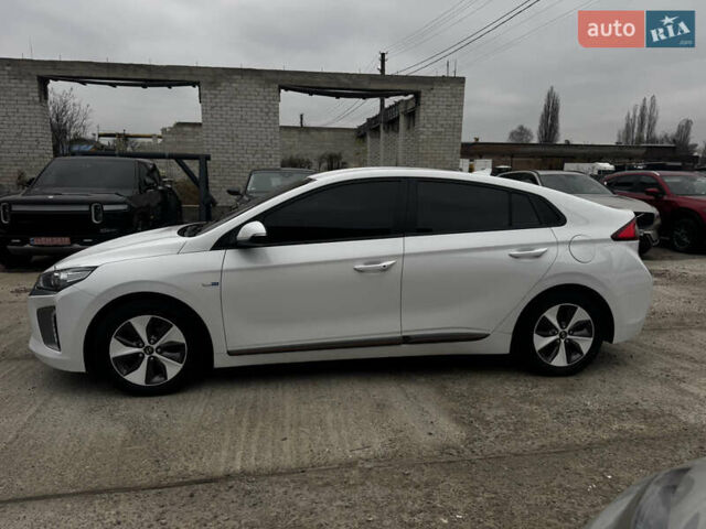 Белый Хендай Ioniq, объемом двигателя 0 л и пробегом 118 тыс. км за 10750 $, фото 4 на Automoto.ua