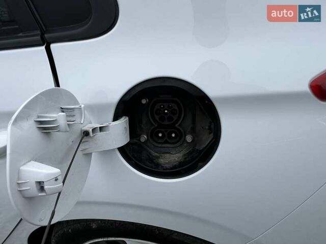 Білий Хендай Ioniq, об'ємом двигуна 0 л та пробігом 96 тис. км за 12599 $, фото 20 на Automoto.ua