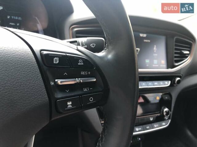 Белый Хендай Ioniq, объемом двигателя 0 л и пробегом 94 тыс. км за 18999 $, фото 6 на Automoto.ua