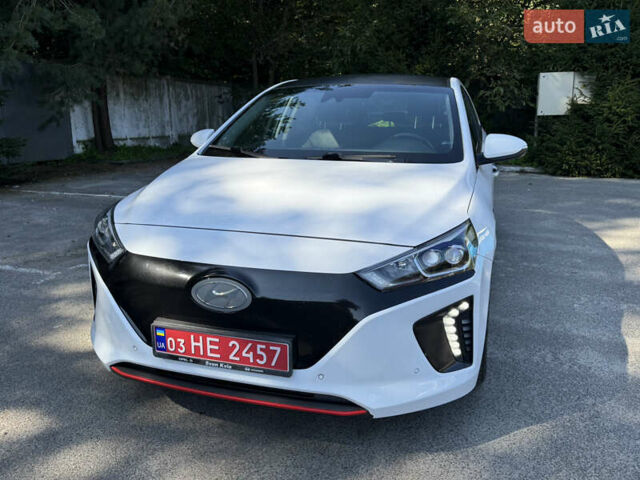 Білий Хендай Ioniq, об'ємом двигуна 0 л та пробігом 77 тис. км за 12799 $, фото 1 на Automoto.ua