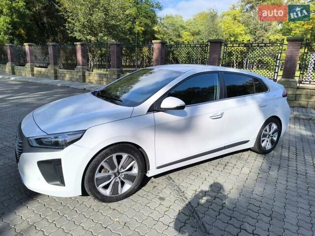 Хендай Ioniq 2017 в Одессе на Automoto.ua Белый Хендай Ioniq, объемом двигателя 1.6 л и пробегом 92 тыс. км за 12888 $, фото 32 на Automoto.ua