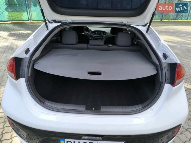 Хендай Ioniq 2017 в Одессе на Automoto.ua Белый Хендай Ioniq, объемом двигателя 1.6 л и пробегом 92 тыс. км за 12888 $, фото 20 на Automoto.ua