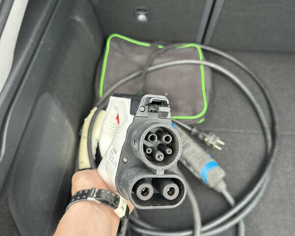 Белый Хендай Ioniq, объемом двигателя 0 л и пробегом 165 тыс. км за 12000 $, фото 21 на Automoto.ua