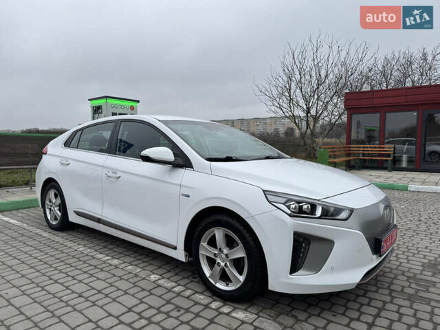 Білий Хендай Ioniq, об'ємом двигуна 0 л та пробігом 102 тис. км за 12200 $, фото 3 на Automoto.ua