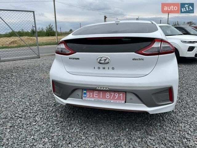 Білий Хендай Ioniq, об'ємом двигуна 0 л та пробігом 96 тис. км за 12599 $, фото 5 на Automoto.ua