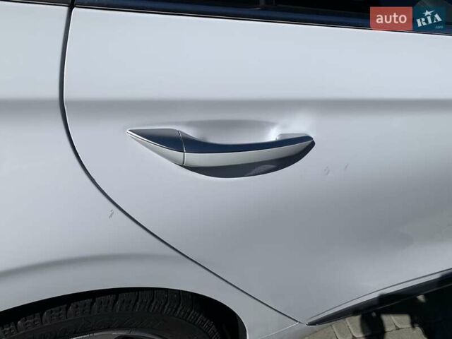 Белый Хендай Ioniq, объемом двигателя 0 л и пробегом 80 тыс. км за 12500 $, фото 24 на Automoto.ua