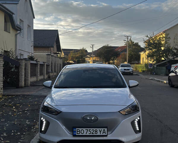 Белый Хендай Ioniq, объемом двигателя 0 л и пробегом 91 тыс. км за 12300 $, фото 1 на Automoto.ua
