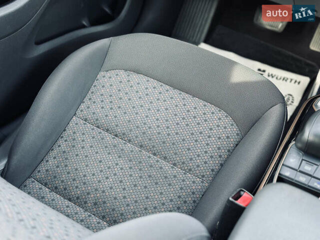 Белый Хендай Ioniq, объемом двигателя 0 л и пробегом 186 тыс. км за 12500 $, фото 37 на Automoto.ua