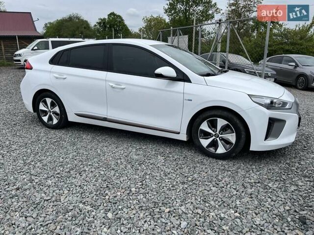 Білий Хендай Ioniq, об'ємом двигуна 0 л та пробігом 96 тис. км за 12599 $, фото 7 на Automoto.ua
