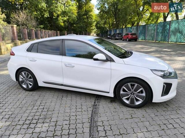 Хендай Ioniq 2017 в Одессе на Automoto.ua Белый Хендай Ioniq, объемом двигателя 1.6 л и пробегом 92 тыс. км за 12888 $, фото 11 на Automoto.ua